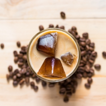 Froz'n coffee : la fusion parfaite entre l'intensité du café et la fraîcheur d'une boisson glacée☕❄️